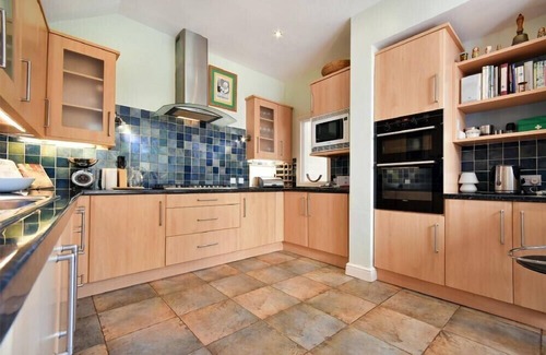 Warkworth Cottage | THE BURGAGE HOUSE, pet friendly, with a garden in Warkworth