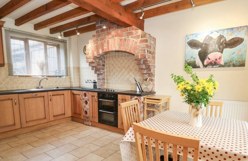 Kingswood House | THE BYRE, family friendly, character holiday cottage in Berriew
