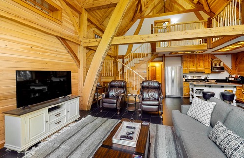 Franklin House | The Cabin on 32 wooded acres - tranquil new-build with sauna & forested views