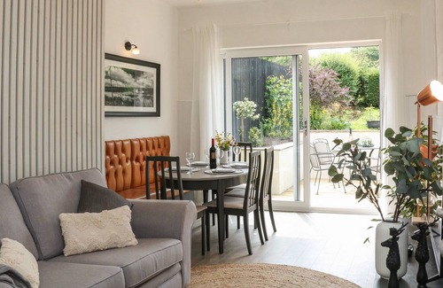 Hayfield House | THE CABIN, pet friendly, with a garden in Hayfield