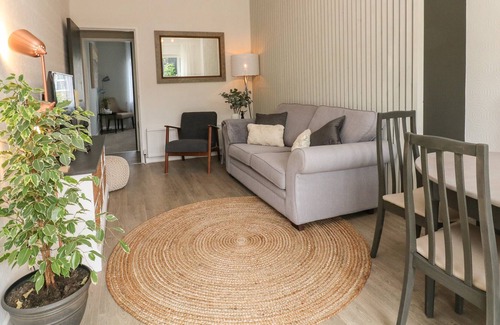 Hayfield House | THE CABIN, pet friendly, with a garden in Hayfield