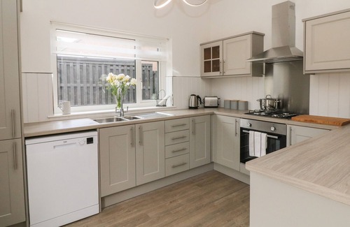 Hayfield House | THE CABIN, pet friendly, with a garden in Hayfield