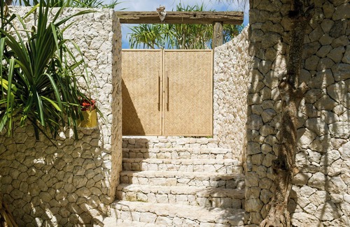 Mushroom Bay Villa | The Cabins Sandy Bay