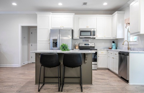 Oxford House | The Campbell 3BR Cozy Home by Velvet Ditch Villas
