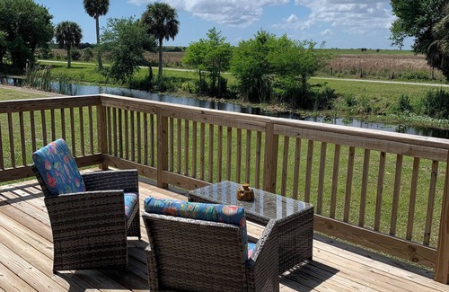 Buckhead Ridge House | The Canal House Charming 2-bedroom house with AC, WiFi in fabulous Okeechobee