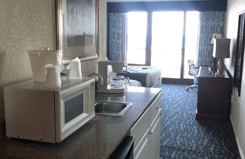 Northeast Virginia Beach Hotel | The Capes Hotel