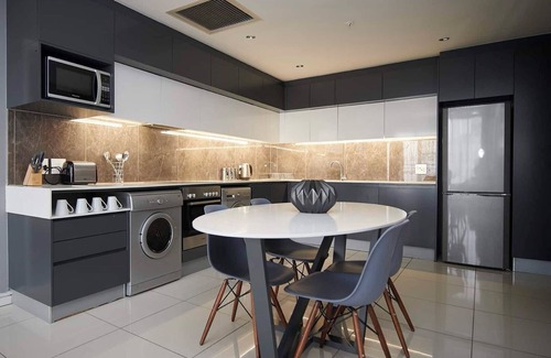 Greater Johannesburg Metropolitan Area Apartment | The Capital on the Park Hotel in Sandton-Luxury One-Bedroom Apartment