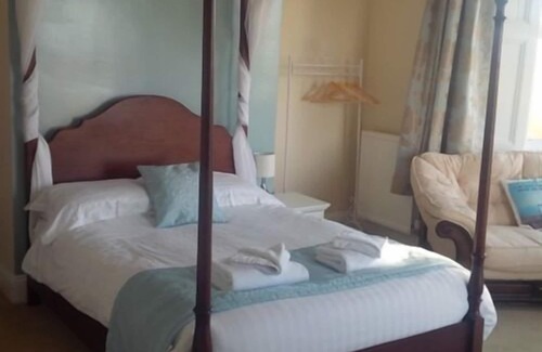 Staithes Hotel | The Captain Cook Inn