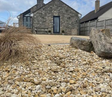 Puncknowle Apartment | The Captain's Retreat, Quiet 1 Bed Dog Friendly
