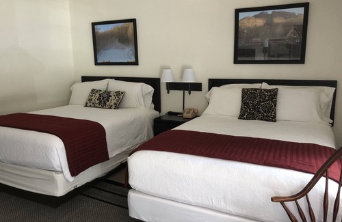 Maggie Valley Hotel | The Cardinal Inn