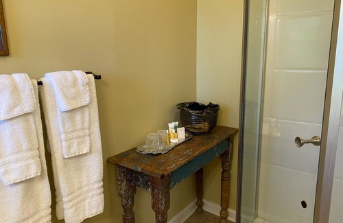 Aiken Bed & Breakfast | The Cardinal Room