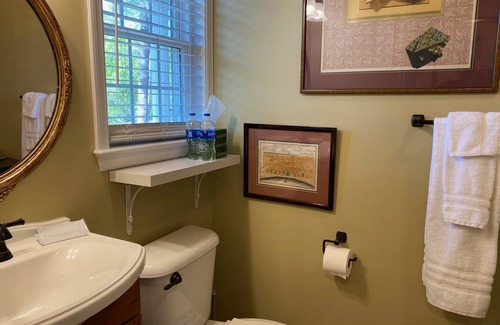 Aiken Bed & Breakfast | The Cardinal Room