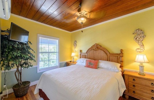 Stuart Hotel | THE CARIBBEAN SUITE AT OLD COLORADO INN