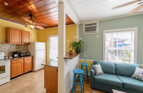 Stuart Hotel | THE CARIBBEAN SUITE AT OLD COLORADO INN