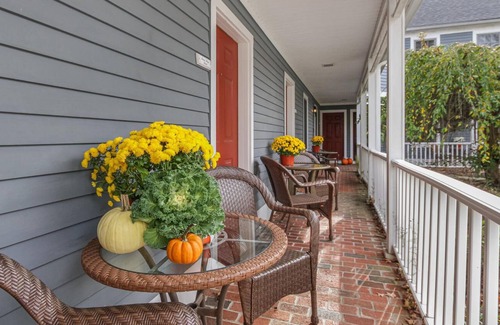 Stonington Cottage | The Carriage House at Old Mystic, Cabine #2