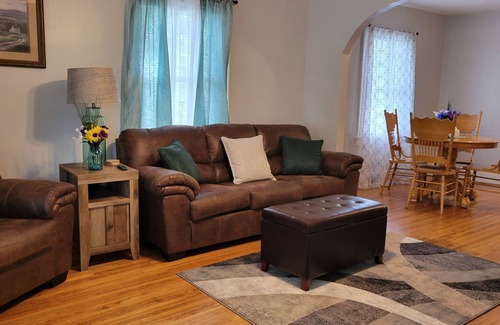 Doling House | The Carriage House - SGF- Near Ozark Empire Fairgrounds & Arena