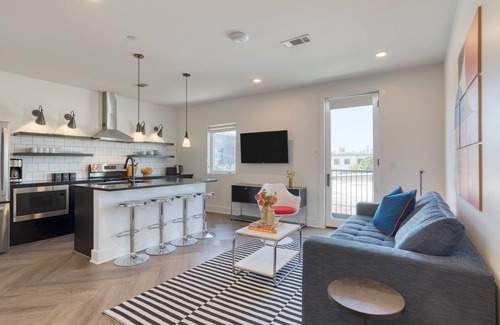 Historic Edgefield Apartment | The Carter 202 by Avantstay 1BR Balcony