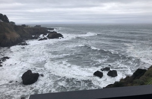 Shelter Cove Apartment | The Castle Inn of the Lost Coast King Suite