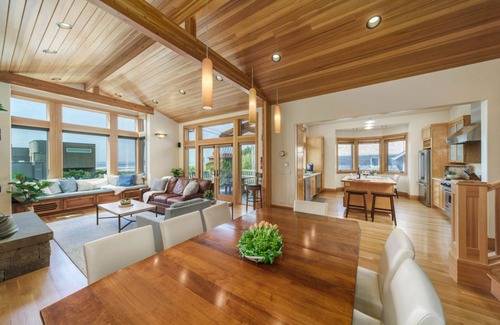 Arch Cape Cabin | The Castle Rock Estate by AvantStay | Steps From Arch Cape Beach