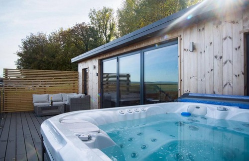 Llangennith Apartment | The Caswell Bay Hide Out - 1 Bed Cabin - Landimore