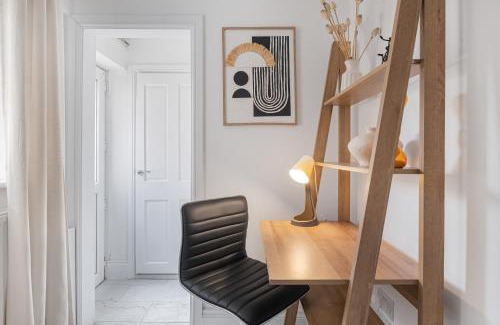 Enderby Apartment | The Cedar - Free Parking, Netflix, Near M1, M69