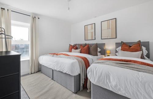 Enderby Apartment | The Cedar - Free Parking, Netflix, Near M1, M69