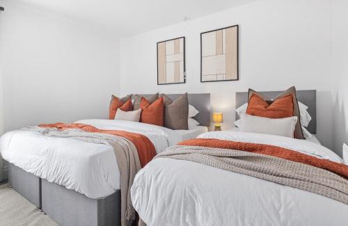 Enderby Apartment | The Cedar - Free Parking, Netflix, Near M1, M69