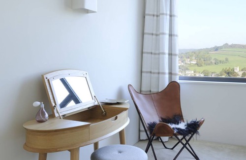 Lyme Regis House | The Cedar House in Lyme Regis. Luxurious contemporary home, with a beach hut.