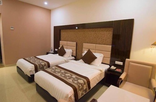 Bhopal Hotel | The Celestial Park