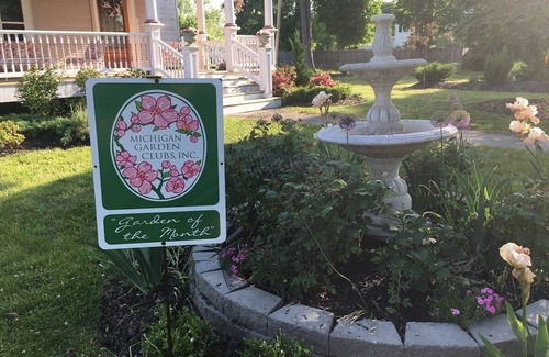 Manistee Bed & Breakfast | The Chandelier Bed & Breakfast "Euro Room" sleeps five people!