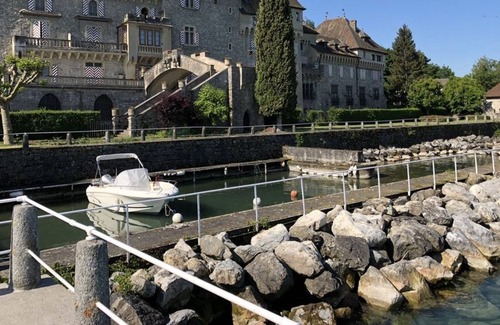 Lugrin Apartment | The charm of a castle by the lake