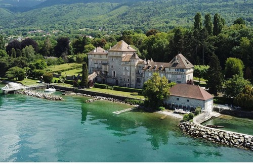 Lugrin Apartment | The charm of a castle by the lake