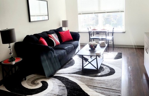 Potomac West Apartment | The Charming Retreat ~ Free Garage Parking/Min To New Metro/ DCA/DC/OldTown