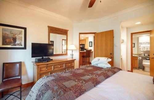Beaver Creek Apartment | The Charter at Beaver Creek