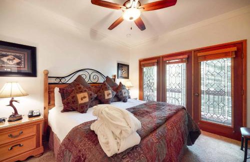 Beaver Creek Apartment | The Charter at Beaver Creek