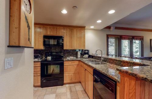 Beaver Creek Apartment | The Charter at Beaver Creek