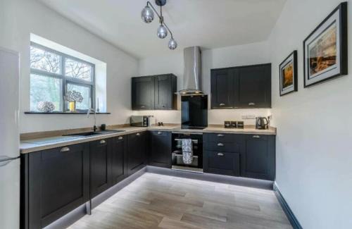 Matlock Bath Apartment | The Chatsworth Sleeps 6 King Size Beds
