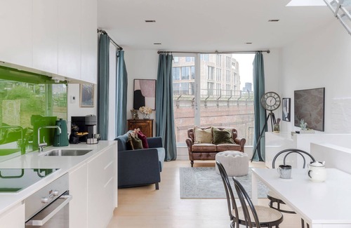 Cathedrals Apartment | The Cheeky Hideaway - Borough - by Frankie Says