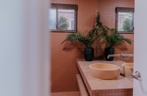 Palm Beach Hotel | The Cheshire Cat Motel