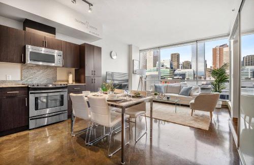 Beltline Apartment | The Chic Downtown Residence | Luxe + Free Parking