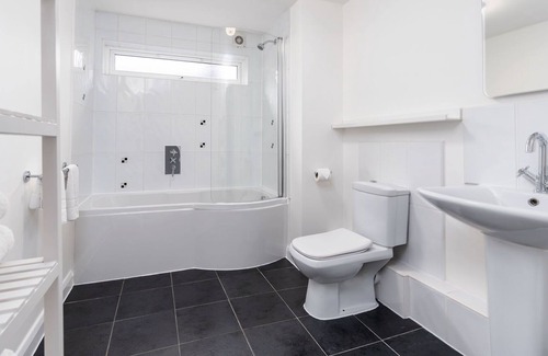 Chorlton-cum-Hardy Apartment | The Chorlton- With Large Outdoor Terrace