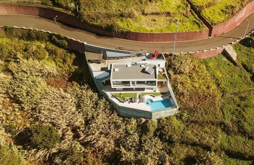 Faja da Ovelha House | The Cliffhouse by LovelyStay