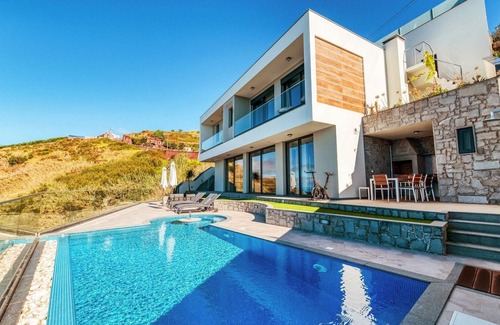 Faja da Ovelha House | The Cliffhouse by LovelyStay