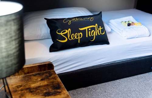 York Apartment | The Clifford Gathering - Sleeps Up To 10