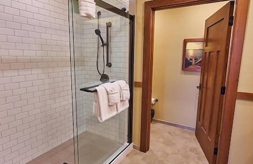 Ridgedale Hotel | THE CLIFFS AT LONG CREEK 2 BEDROOM, RIDGEDALE, MO