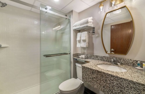 Cohoes Hotel | The Clocktower Hotel at Century House, an Ascend Collection Hotel