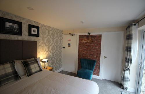 Stroud Hotel | The Clothiers Arms