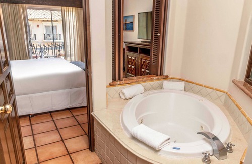 Cabo San Lucas Hotel | The Club at Hacienda del Mar