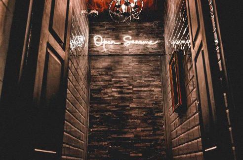 Liverpool City Centre Apartment | The Club House, Liverpool's Party Pad sleeps 10!
