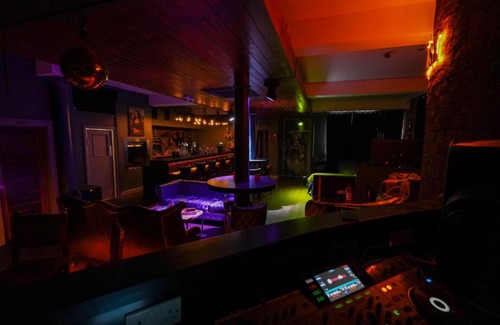 Liverpool City Centre Apartment | The Club House, Liverpool's Party Pad sleeps 10!